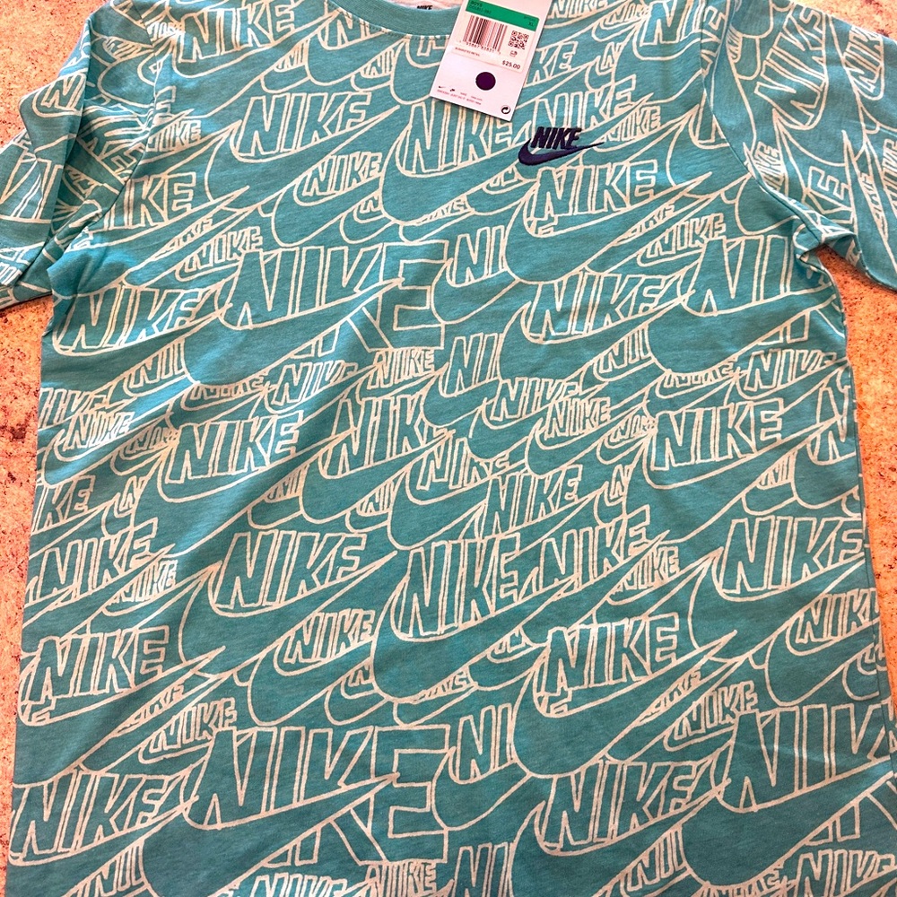 Nike boys size Xl NWT